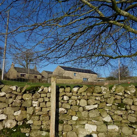 Holiday home Hawks Barn -