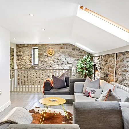 Holiday home Hawks Barn - *