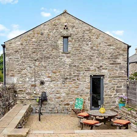 Hawks Barn - - Yorkshire